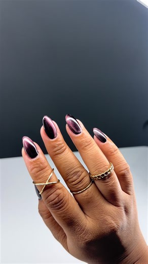 We made the inspo out of pinterest. 😍❤️‍🔥💅🏻 Glass cat eyes effect. 🖤 #nailsforyou #nailart #glasscateyenails #mauritius🇲🇺