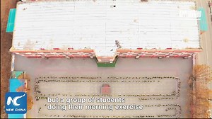 It's not the gluttonous snake game. If you look close enough, you'll find it's a group of students doing morning exercise on the playground | China Xinhua News