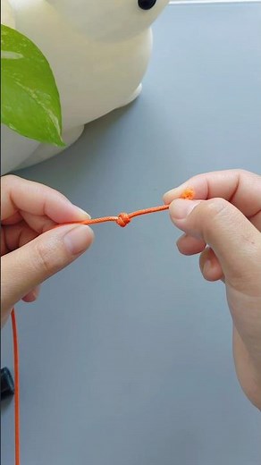 How to make an end knot in a bracelet ?