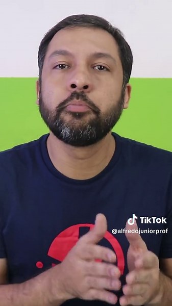 As versões atuais do Windows possuem uma tecnologia chamada: Fast Startup que serve para acelerar o computador na hora que ele é ligado. Esse processo funciona como uma hibernação, que guarda os dados em execução no hd, para quando o computador ligar, carregar eles de novo para a memória. Isso faz o computador ligar mais rápido, porém com o tempo acaba deixando ele mais lento e com travamento. Para mais informações, vcs podem olhar no próprio site e fórum da Microsoft explicando sobre o fast sta