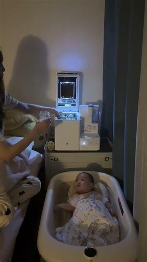 Baby Calms Down When Mom Starts Making the Bottle 🍼 #babyfeeding #milktime #familymoments