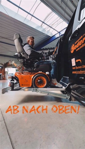 🚨 mit diesem Elektrorollstuhl fährst du einfach selbst ins Auto und direkt los. Ohne Umsetzen. Kein Umstieg. Keine Hilfe. Kein Stress. Nur du. Dein Rollstuhl. Dein Auto. Der PARAVAN PR 50 Elektrorollstuhl ist nicht nur irgendein E-Rolli – er ist offiziell als Autofahrersitz zugelassen. Und jetzt kommt der Gamechanger 👇 💥 Der vollhydraulische Kassettenlift Ein Knopfdruck auf Fernbedienung oder Smartphone – der Lift fährt automatisch unter dem Fahrzeug hervor, senkt sich ab und du rollst einfac