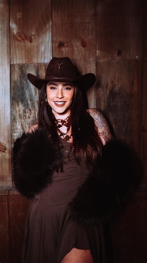 LAUANA PRADO on Instagram: "Mulher também gosta de mesa de bar, viu? 😉 Continuem ouvindo muito ‘Fama de Ruim’ e façam o vídeo de vocês com o áudio da biblioteca, pra eu acompanhar e repostar no meu story! 🫶🏻"