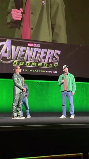 就是这位… 小罗伯特・唐尼与克里斯・埃文斯，在 CinemaCon 舞台正面对决。#复仇者联盟5 #复仇者联盟5毁灭之日 #小罗伯特唐尼 #克里斯埃文斯 #跨海计划