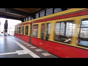 Züge am Bahnhof Berlin Zoologischer Garten (S-Bahn - DB-Bahn - U-Bahn)