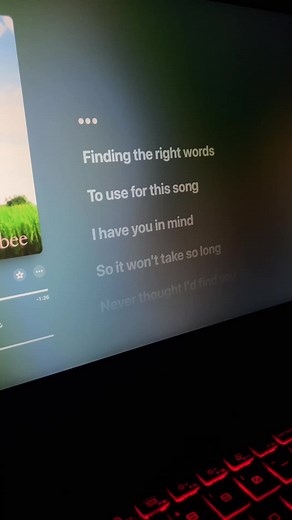 Lirik dan Makna Lagu Glue Song oleh Beabadoobee
