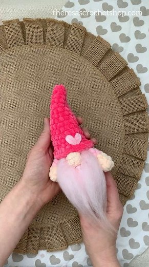 Sewing a Heart on a Valentine Gnome | Easy #Crochet Gnome Tutorial