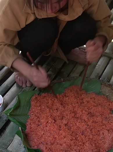 Single Mother Restores Kitchen Door with Bamboo