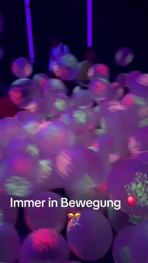 Immer in Bewegung: Freude in Berlin mit Julian David