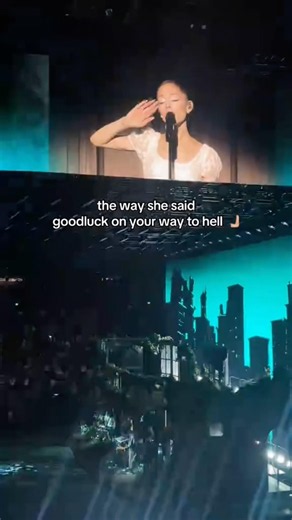 Ariana Performs “Oh Well” (FIRST LIVE VERSION) #arianagrande #petal #eternalsunshinetour #arianators