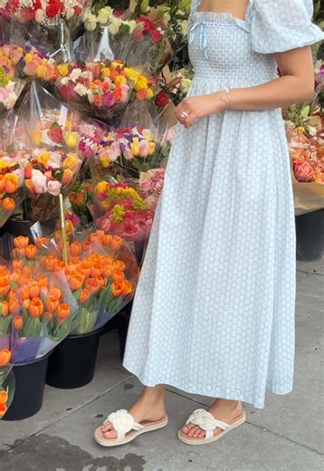 the cutest and most comfortable sandal for the warmer weather uniform! could walk all day in the Summer Sandal ☀️ @Rothy’s #rothys #rothyspartner