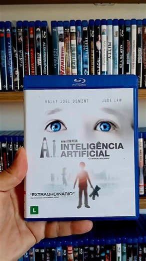 Aldo Almeida on Instagram: "Inteligência artificial David, o primeiro menino-robô programado para amar, é adotado por um funcionário da Cybertronics e sua esposa. No entanto, uma série de circunstâncias inesperadas dificulta a vida de David. Sem a total aceitação dos humanos ou das máquinas, o menino-robô embarca em uma jornada para descobrir seu verdadeiro mundo. #atificialintelligence #bluraycollection #moviecollection"