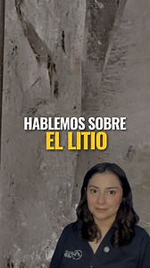 El litio es un elemento químico con el símbolo Li y el número atómico 3. Es un metal blando, plateado y altamente reactivo, el más ligero de todos los metales y el sólido más ligero. Se encuentra en algunos minerales y en salmueras naturales. Principales usos del litio: ⚪ Baterías: Se utiliza en baterías recargables para dispositivos electrónicos, vehículos eléctricos y almacenamiento de energía. ⚪ Vidrio y cerámica: Mejora la resistencia al calor y la durabilidad de ciertos vidrios y cerámicas.
