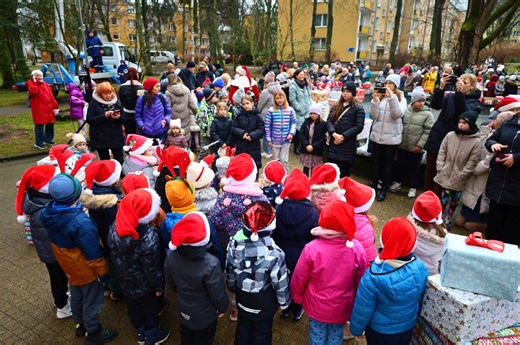 Lublin: Na LSM wspólnie ubrano osiedlową choinkę