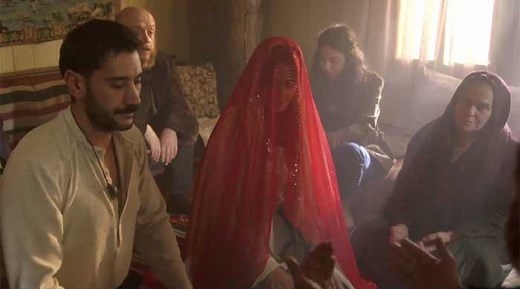 Esra Bilgic gets married to co-star Ugur Gunes in latest trailer of ‘Kanunsuz Topraklar’