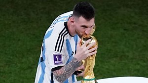 Messi dances with WC trophy!