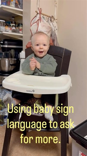 Using baby sign language to ask for “more”. #babysignlanguage #everydaymoments