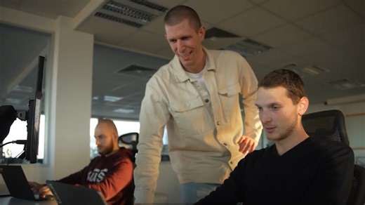 🎥 Meet David Kindl, Delivery Lead at HCLTech Hungary, as he shares his inspiring career journey—from transitioning into IT from a different background to leading a successful team. David highlights the importance of honesty, communication and helping others grow in their careers. Hear how David ensures team satisfaction and client success while fostering career development. 🚀 #HCLTechHungary #SuperchargingProgress #FindYourSpark | HCLTech