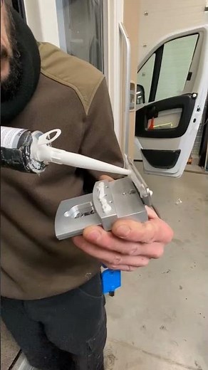 Présentation de l'installation de votre serrure IMC Créations grâce à l'atelier de Camping-Car Plus!