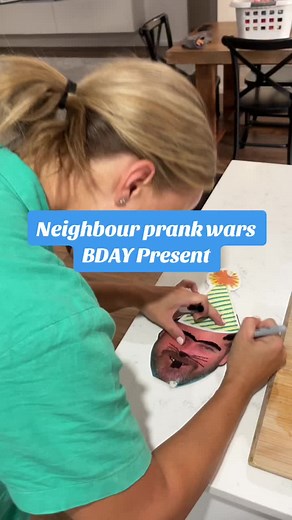Neighbour Prank Wars: Return Birthday Present