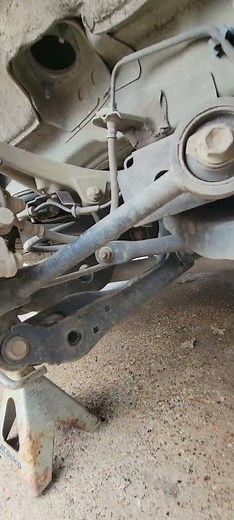 How to Nissan Pathfinder Rear shock