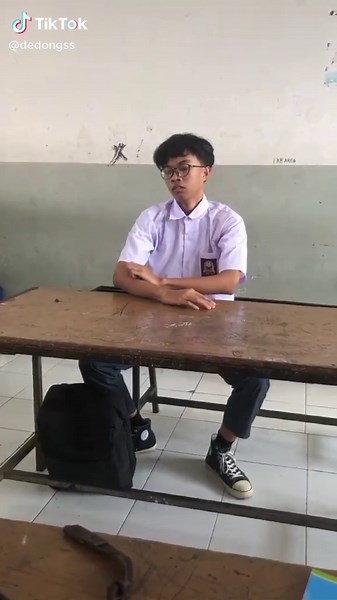 Hilarious TikTok Memes & Funny Desk Throwing Comedy