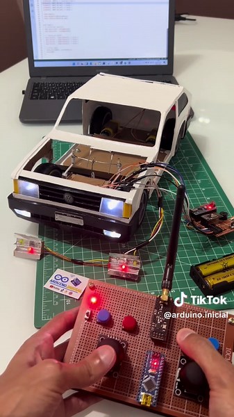 Teste do Carrinho NRF24L01 com Farois