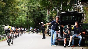Pas de fracture mais une blessure profonde au genou pour Wout van Aert - RTBF Actus