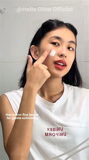 𝑮𝒖𝒂𝒓𝒂𝒏𝒕𝒆𝒆𝒅 𝒕𝒐 𝒉𝒂𝒗𝒆 𝒕𝒉𝒂𝒕 𝑹𝒂𝒅𝒊𝒂𝒏𝒕 𝑺𝒌𝒊𝒏-𝑹𝒊𝒛𝒛 😎 That glow's definitely gonna catch some attention, coz great-looking skin is the perfect magnet for skincare enthusiast and lovers alike. 😉🌟 #GetBuffedGlowBright #HelloGlowBrighteningScrub #HelloGlowOfficial | Hello Glow