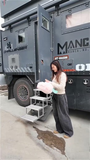 My Pillow Fell Down – Quick Fix at Home”#shortsvideo #youtubeshorts