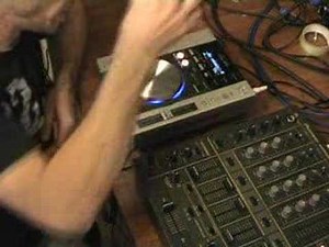 Quick demonstration of the Pioneer CDJ-200, Video 1