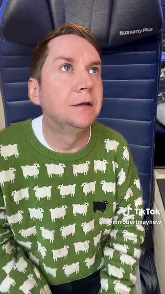United Airlines Flight Snacks: The Best You Can Get!