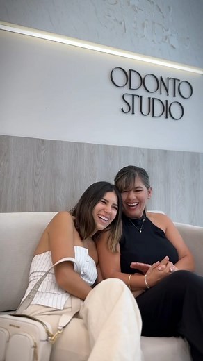 ¡EMPEZAMOS EL MES DE MAMÁ! 🤍 Engríete junto a tu mami con nuestras super promociones pensadas justo para ustedes 🥰 ❤️50% DSCTO EN BLANQUEAMIENTO EN CONSULTORIO ❤️400 SOLES DE DSCTO EN IMPLANTE CORONA ❤️50% EN PROFILAXIS DESTARTRAJE ❤️3x2 EN CURACIONES ❤️RADIOGRAFÍA DIGITAL INCLUIDA Esta es tu oportunidad de tener una “SONRISA DE LUJO” junto a mamá 🦷 Agenda tu cita dejándonos un comentario o escribiéndonos al DM 💬 . . . . . #odontologia #sonrisa #mamá #madre #diadelamadre #felizdiamamá #promo