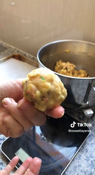 Delicious New York Style Birthday Cake Cookies Recipe