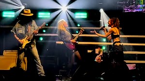 Watch HALESTORM Perform Familiar Taste Of Poison With THE WARNING Vocalist / Guitarist DANY VILLARREAL In Quebec City (Video)