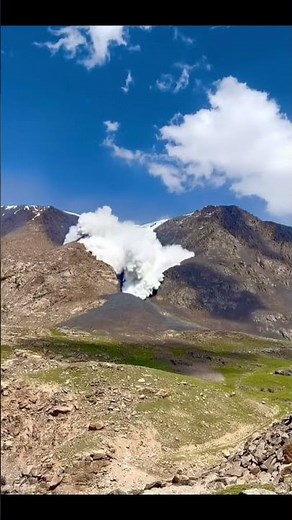 TERRIFYING Avalanche Caught on Film