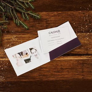 Offrez un moment unique en quelques clics ! Découvrez nos bons cadeaux en ligne valable en Boutique Spa ou dans l'un de nos Spa Vinothérapie disponible jusqu'à la dernière minute. | Caudalie