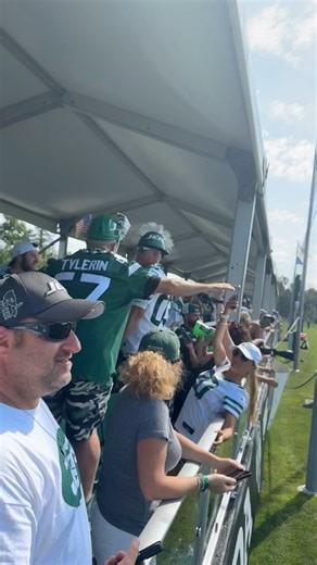J-E-T-S Jets Jets Jets chant let by @mikeyhulkhands03 & @jetsgeneral57 📸 by @vinny_michael15 #JetsCamp @nyjets | Gotham City Crew