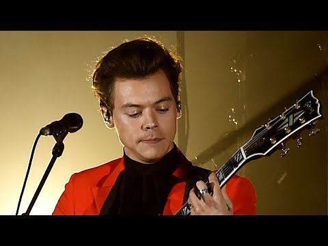 Twitter Praises Harry Styles For Being "Bisexual Icon" With New Song Lyrics