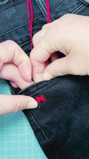 Creative Floral Embroidery to Redesign Old Jeans!