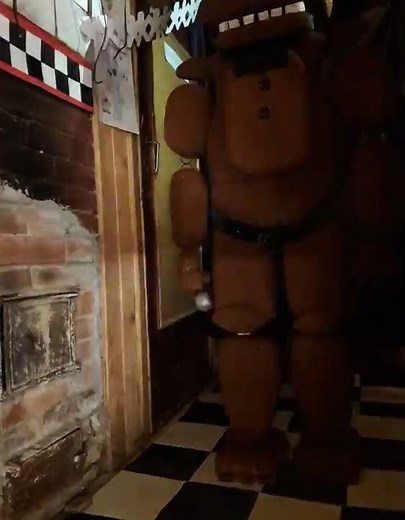 FNAF: live-action Freddy Fazbear