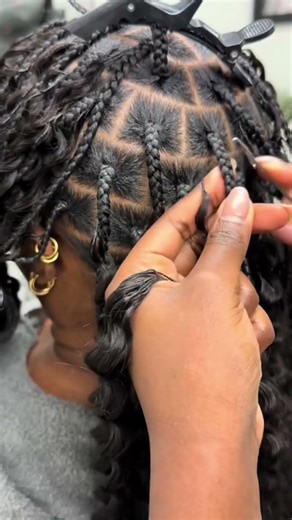 Crochet installs look hard but I‘ll teach you in 3 steps. Bet.💅🏼#crochethair #feathercrochethair