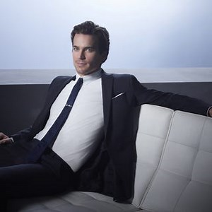 'White Collar': Matt Bomer hits the pool in new promo video