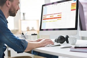 Axis rozšiřuje portfolio v oblasti síťových audiosystémů: uvádí nový ovládací software a stropní reproduktory typu „all-in-one“