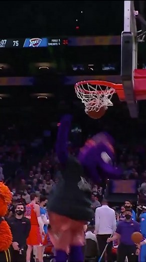 Basketball Mascot Stuns with Entertaining Stunts