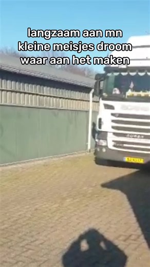 hopelijk word mn kleine meisjes droom snel werkelijkheid, het begin is er🚛🤩#CapCut #truckers #toekomstige #ladytrucker #scania #foryoupage #fy #fyp #viraalgaanisookgaan #zonderboergeenvoer #trotsopdeboer #trotsopdeboer🚜🚜🚜🐄🐄🐄 #vrachtwagen #chauffeuse #chauffeur