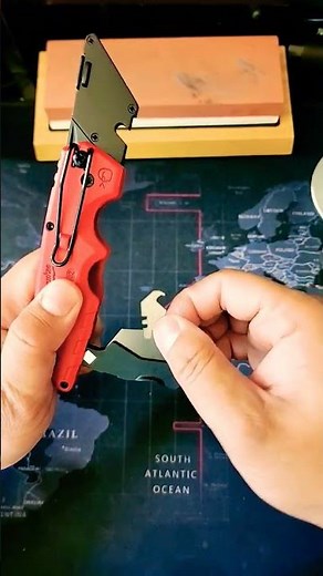 Milwaukee Fastback blade replacement and tabletop impressions #edc #utilityknife #knifelife