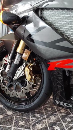 Honda RC51. Out of Los Vegas. She cleaned up nice. Have you been on an RC51 ??