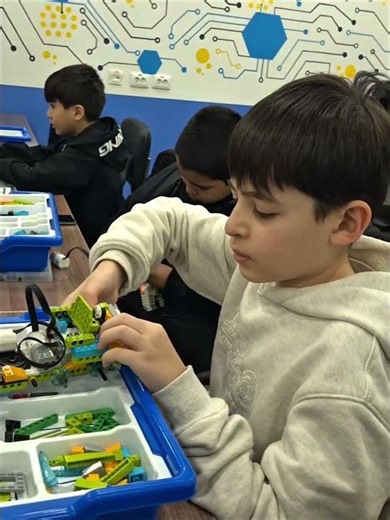 Kelajak muhandislari jarayonda: "Sensorika"da 100% amaliy robototexnika!