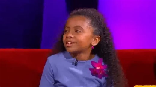 Meet the CUTEST little reporter in the game! This young lady right here got her questions ready, her mic steady, and that personality? BIG TIME! She’s a mini reporter now, but I see her making waves in no time. 📺🎤 Watch out, world — she’s coming for ya! 😂👏 | Steve Harvey